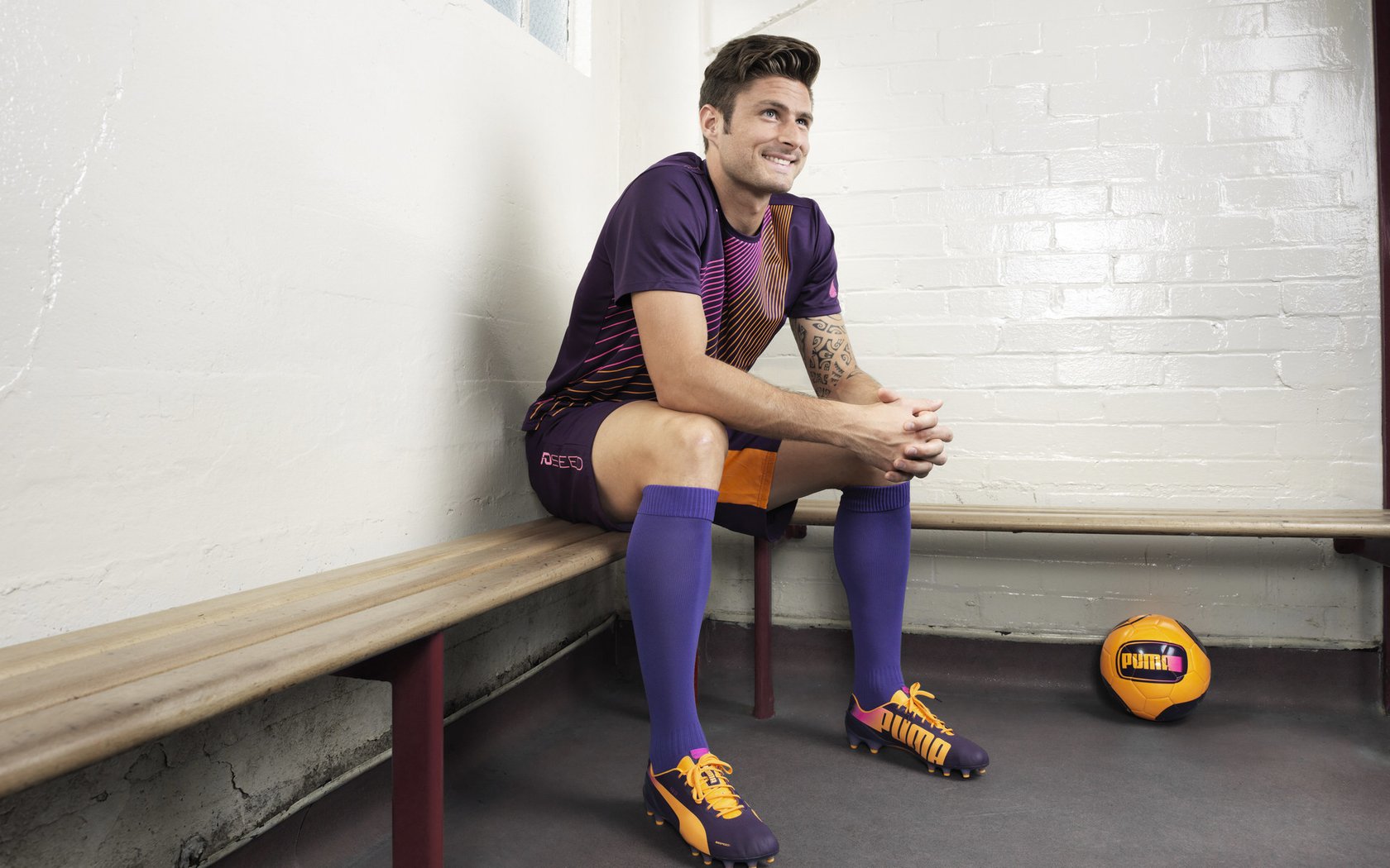 “一带一路”足球合作项目惠及多国，推动中国足球走向国际，助力国足