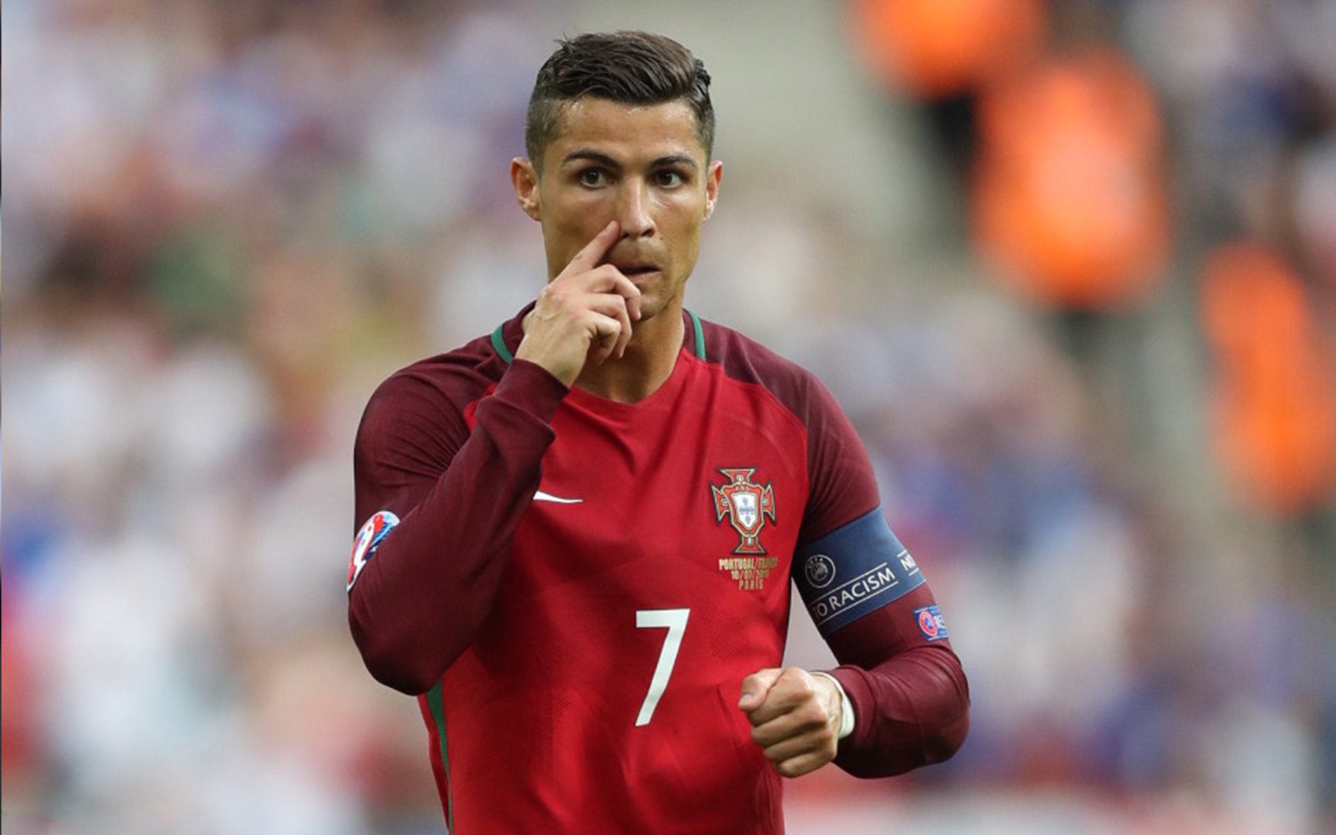 湖人宣布新赛季宣传语突出荣耀与坚韧精神，湖人队宣传照